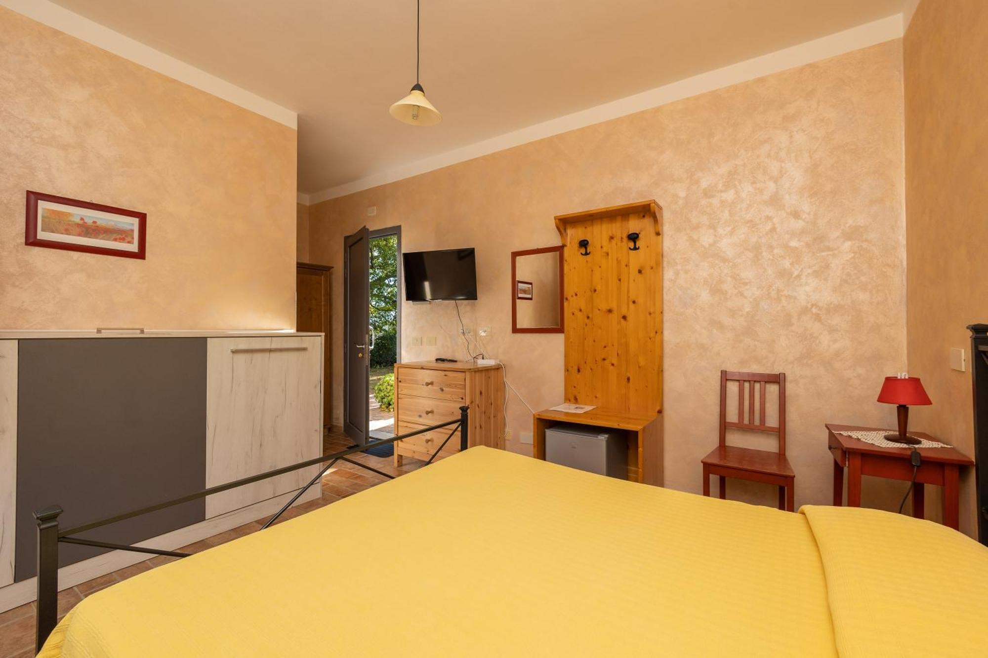 Semproniano Agriturismo La Meria מראה חיצוני תמונה